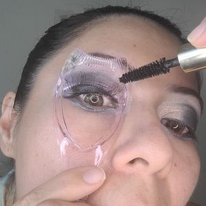 Mascara helper Eyeshadow helper